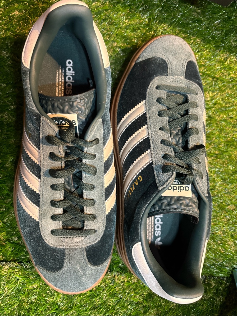adidas Men’s Gazelle in green/teal and white mens 7.5, women’s 8.5